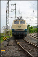 Die Diesellok 215 082-9 der Aggerbahn Eisenbahnverkehrsgesellschaft mbH (MaK - Maschinenbau Kiel GmbH, Baujahr: 1971, Fabriknummer: 2000087, NVR: 90 82 1225 082-7 D-AVOLL) erlitt am 28.04.2024 beim