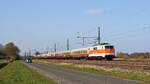 DB Gebrauchtzug 111 111, vermietet an AKE, mit AKE-RHEINGOLD-Sonderzug auf der Rückfahrt von einem mehrtägigen Aufenthalt an verschiedenen Orten an der Nordseeküste nach Koblenz Hbf