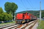 Noch recht jung ist der wiederaufgenommene Güterverkehr im Albtal. Am Vormittag des 24.07.2019 konnte Lok 461 der AVG dabei beobachtet werden als Sie ihren DGZ 91376 in den Bahnhof Busenbach beförderte.