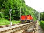 AVG 469 beim Umsetzen am 24.06.2012 kurz hinter der Weiche 1 und neben Weiche 2 im Bahnof Bad Herrenalb.