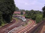 Zug der AKN in der nhe des S-Bahnhofs Hasselbrock