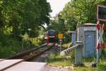  Triebzug der AKN / SHB   von Aukrug/Wasbeck kommend im einfahrtsbereich des Bhfs Neumnster   am Bahnbergang Gterstrae