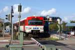 Whrend der Hauptverkehrszeit verkehren die Zge der Linie A2 von Ulzburg Sd nach Norderstedt-Mitte sogar im 10-Minuten-Takt: Hier beschleunigt ein VTA der AKN an der Station Quickborner Strae am