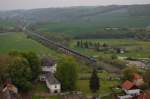 eine AngelTrains 185 mit einem Kesselwagenzug am 02.05.2010 bei Saaleck