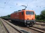 143 001-6 hat den Sonderzug von Warnemnde nach Rostock-Bramow gebracht und macht bis heute Abend Pause in   Rostock-Bramow.(08.08.09)