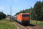 143 001 mit dem Strtebeker Sonderztug nach Rgen am 09.07.2011 am Block Wildtrnke bei Eberswalde.