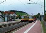 Die AVG-Stadtbahntriebwagen der BR 450 (DB-Bezeichnung) mit den 803 (Richtung hringen) und 816 (Richtung Heilbronn) begegneten sich im Haltepunkt Affaltrach am 21.6.11.