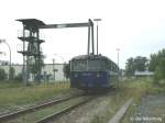 19.08.2005   5081.561 fhrt am arbeitslosen Ladekran von Krumbach vorbei.