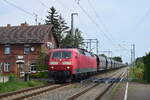 Nachdem 120 120-1 die Kreuzung mit 401 077 in Oehana abgewartet hat darf 1120 120-1 mit ihrem Getreidezug weiter in Richtung Falkenberg.

Oehna 27.07.2023