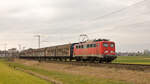 Völlig überraschend kam 140 432 mit Hbbillns-Ganzzug am 29.01.2023 bei Möttingen um die Ecke und brachte vermutlich den Regionalverkehr auf der eingleisigen Strecke gehörig