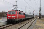 Bayernbahn 111 036-0 schiebt einen WEE-Ersatzzug als RB89 aus dem Bahnhof Nördlingen in Richtung Aalen.