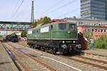 Bayernbahn 151 001-5 rollt in Göppingen anlässlich der Märklintage für Führerstandsmitfahrten durch den Bahnhof.