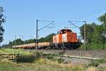 BBL Logistik 15 (214 026) mit Schwellentransportzug in Richtung Osnabrück (Hüde, 29.06.18).