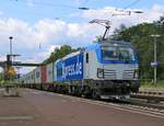 193 883 mit Containerzug in Fahrtrichtung Norden.