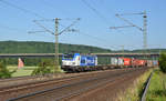 Am Morgen des 14.06.17 passiert 193 882 mit einem Containerzug Richtung Würzburg den Bahnhof Retzbach-Zellingen.