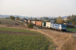 193 882 von boxxpress mit einem Containerzug bei Lehrberg Richtung Ansbach, 09.10.2018