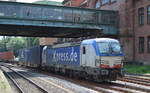 boxXpress.de GmbH mit  193 833  [NVR-Number: 91 80 6193 833-1 D-BOXX] und Containerzug am 18.06.19 Richtung Hamburger Hafen im Bahnhof Hamburg-Harburg.