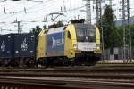 BoxXpress ES64-U2 063 bei der Einfahrt in den Bahnhof Linz am 22. Juli 2007