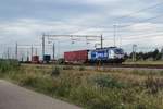 Containerzug mit BoxXpress 193 835 durchfahrt am wölkigen 20 Augustus 2020 Valburg CUP.