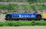 (SEITEN-)Ansichtssache: Boxxpress 192 608-7 im Maintal nordwärts.