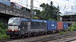 boxXpress.de GmbH, Hamburg [D] mit der MRCE Vectron  X4 E - 613  [NVR-Nummer: 91 80 6193 613-7 D-DISPO] verlässt mit einem Containerzug den Hamburger Hafen am 03.08.23 Höhe Bahnhof Hamburg-Harburg.