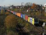 ES 64 U2 063 mit Containerzug am 5.11.2008 in Regensburg.