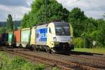 ES 64 U2-031 der boxXpress.de mit seinem Containerzug in Fahrtrichtung Norden am 27.05.2009 in Eschwege West.