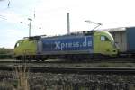 Hier fhrt gerade  ES 64 U2-071(boxXpress) am 03.10.09 durch Mangolding.