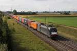 BoxXpress 182 565 mit einem Containerzug am 30.08.2011 bei Herbertshofen.