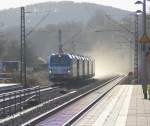 Vectron-Lokzug auf dem Weg nach Norden: 193 881-0 mit 193 853-9 (X4E-853) und 193 850-5 (X4E-850) und 193 851-3 (X4E-851) und 193 852-1 (X4E-852) für BoxXpress. Aufgenommen am 17.01.204 in Wehretal-Reichensachsen.