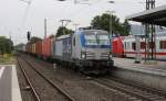 BoxXpress Vectron 193881 fährt am 29.5.2014 um 09.07 Uhr mit einem Containerzug  Richtung Mannheim durch Bensheim.