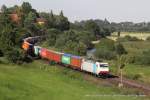 185 638-4 (boxXpress) mit einem Containerzug in Elze, 23.