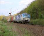 193 880 mit Containerzug in Fahrtrichtung Süden.