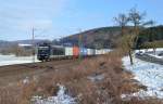 185 574 mit einem Containerzug am 01.02.2015 bei Salzderhelden.