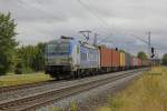 193 880 BoxXpress Vectron mit einem Containerzug am 29.07.2015 in Thüngersheim.