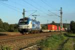 BoXXpress 193 882 mit einem Kistenzug Richtung Norden bei Heidelsheim, 02.10.2015.