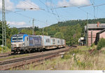 Am 17. August 2016 durchfuhr der Vectron 193 883 der BoxXpress mit einem Containerzug den Bahnhof Sterbfritz in südliche Richtung.