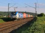 193 882 mit Containerzug in Fahrtrichtung Norden.