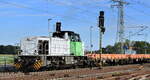 B&V Leipzig GmbH mit ihrer MaK G 1206 Lok [NVR-Nummer: 92 80 1276 045-2 D-BUVL] und einigen Drehgestell-Flachwagen am 21.09.23 Durchfahrt Bahnhof Rodleben.