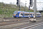 Der RE 5 nach Kassel Hbf hält auf Gleis 9 des Kassel-Wilhemshöher Bahnhofes.