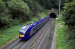 Ein Cantus-Flirt 427 553 kommt am 21.7.2007 aus einem Tunnel bei Burghaun an der KBS 610 Bebra-Fulda.