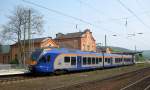 CAN 31713 Gttingen - Kassel Hbf gefahren von 427 554 steht am 1.05.09 vor dem Bahnhofsgebude in Hann.