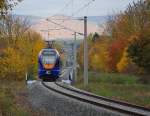 ...und der Nachschuss auf 427 002 beim durchfahren der schn herbstlich gefrbten Bume, mit Blick Richtung Niederhone und dem Meissner.