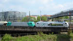 Zwei TRAXXe von ITL ziehen einen Getreidezug in Richtung Hauptbahnhof.