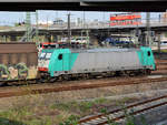 Die Lokomotive E 186 245-7 von ITL mit einem Güterzug im April 2014 in Dresden.