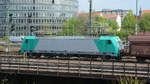 Die Lokomotive E 186 244-0 von ITL mit einem Güterzug im April 2014 in Dresden.