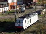 ITL 285 108-7 Traxx DE wartet vor dem BW Gera auf ihren nächsten Einsatz am 18.10.2019