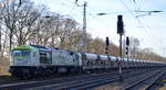 ITL - Eisenbahngesellschaft mbH, Dresden [D] mit  250 007-2  [NVR:  92 80 1250 007-2 D-ITL ] und Schüttgutwagenzug am 18.12.20 Durchfahrt Bf. Saarmund.