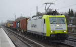 ITL - Eisenbahngesellschaft mbH, Dresden [D] mit  185 550-1  [NVR-Nummr: 91 80 6185 550-1 D-ITL] und Containerzug am 19.01.21 Berlin Hirschgarten.