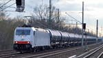 ITL - Eisenbahngesellschaft mbH, Dresden [D] mit  185 579-0  [NVR-Nummer: 91 80 6185 579-0 D-ITL] und einem Ganzzug nagelneuer Kesselwagen der Wagengattung Zans vom Einsteller On Rail GmbH ohne UN-Nr.